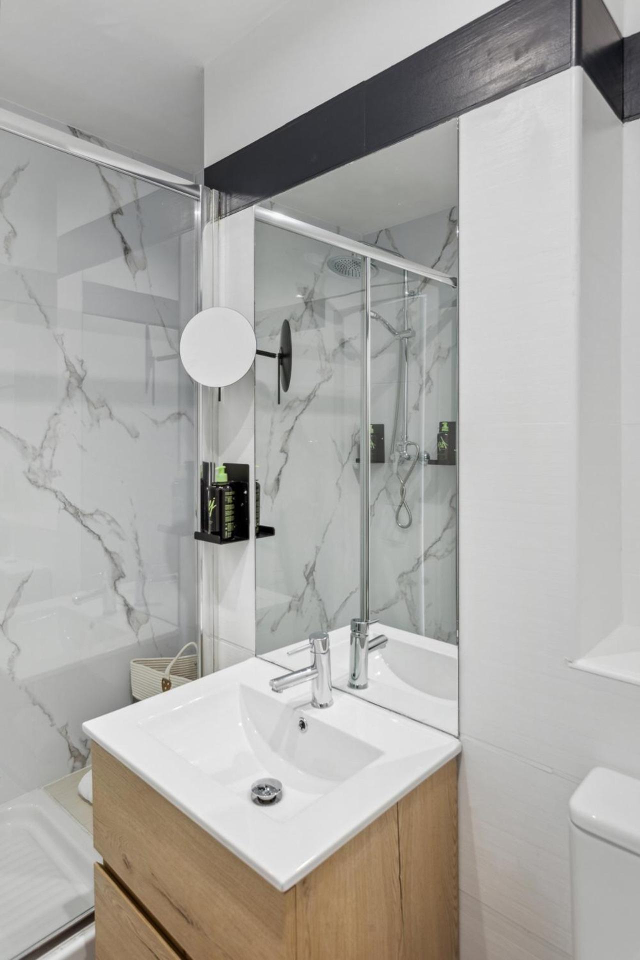 Limehome Madrid Calle De La Paloma Ngoại thất bức ảnh