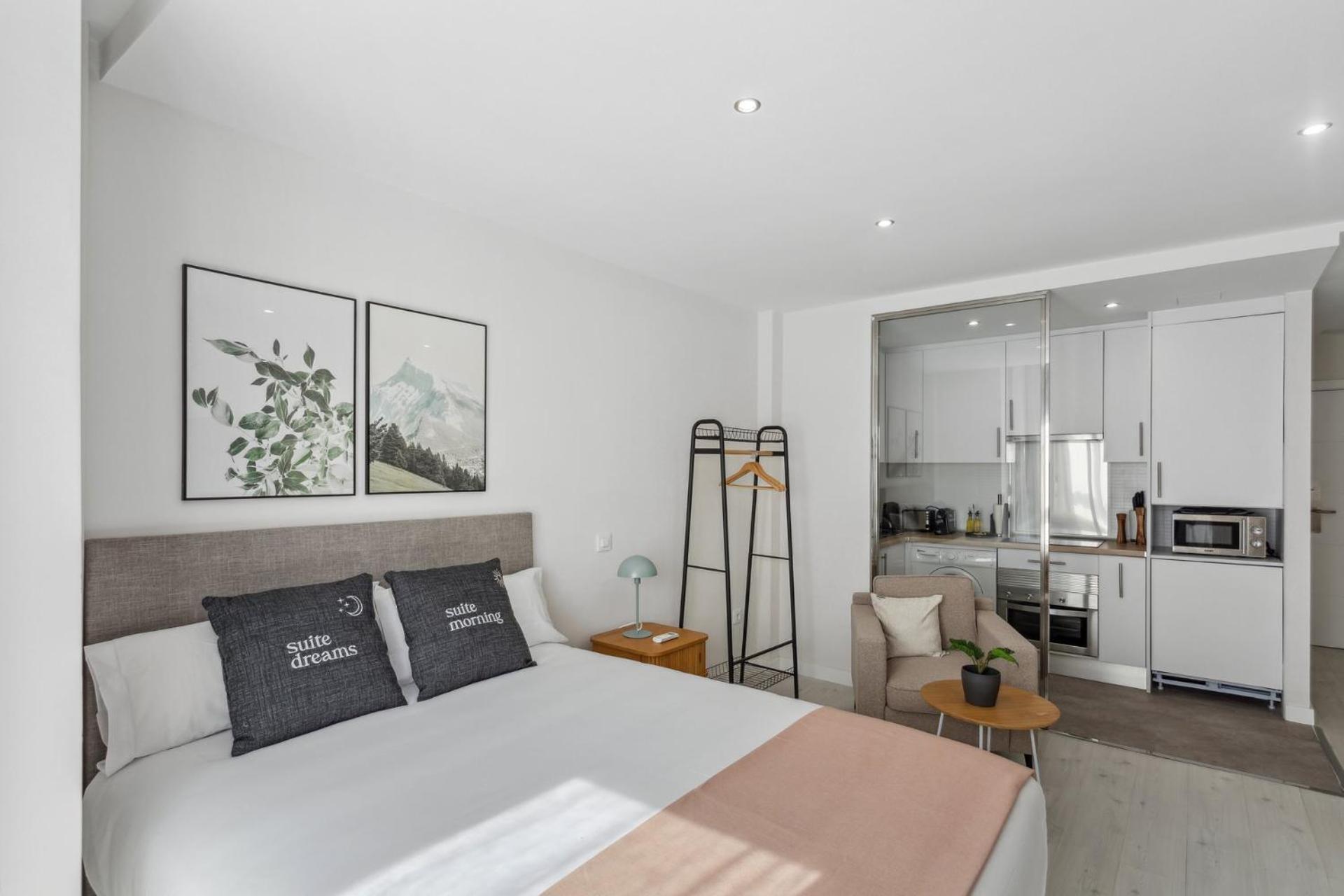 Limehome Madrid Calle De La Paloma Ngoại thất bức ảnh